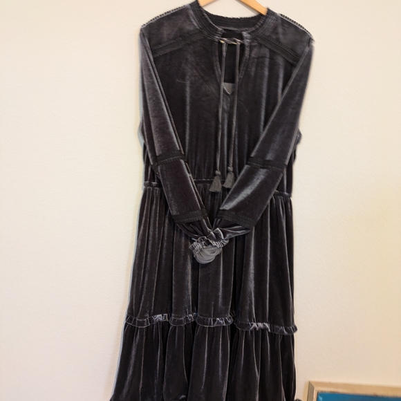 Kate and Sam Dresses & Skirts - FLAW Chic Long Sleeve Velvet Dress in Charcoal